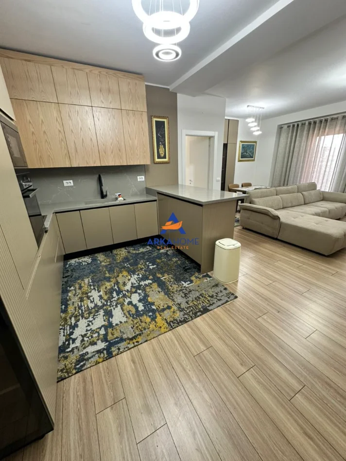 Tirane, jepet me qera apartament 3+1+Ballkon Kati 6, 159 m² 1.950 € 