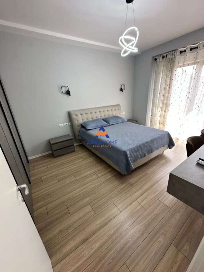 Tirane, jepet me qera apartament 3+1+Ballkon Kati 6, 159 m² 1.950 € 