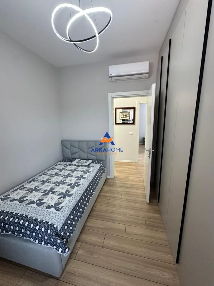 Tirane, jepet me qera apartament 3+1+Ballkon Kati 6, 159 m² 1.950 € 