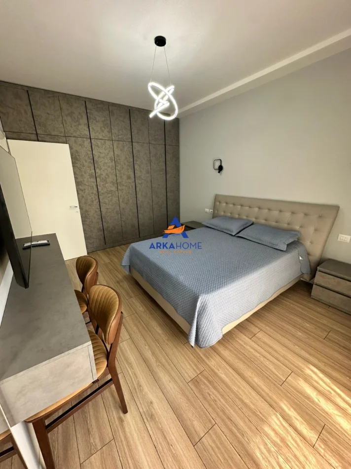 Tirane, jepet me qera apartament 3+1+Ballkon Kati 6, 159 m² 1.950 € 