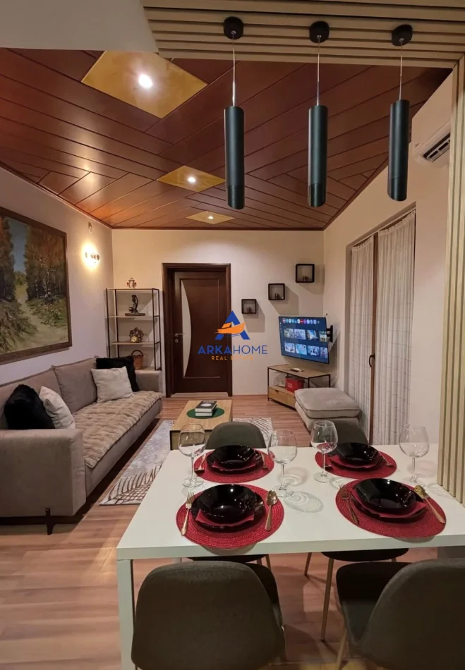 Tirane, jepet me qera apartament 1+1+Ballkon Kati 2, 85 m² 577 € 