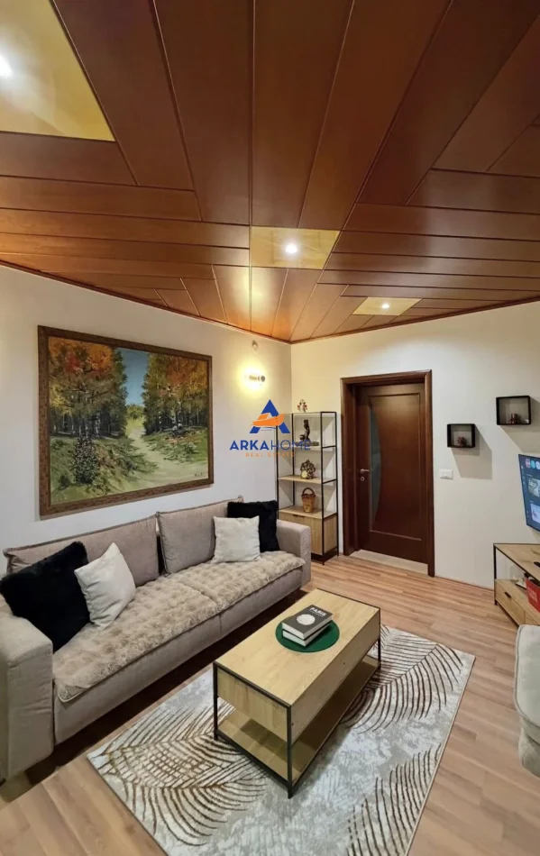 Tirane, jepet me qera apartament 1+1+Ballkon Kati 2, 85 m² 577 € 