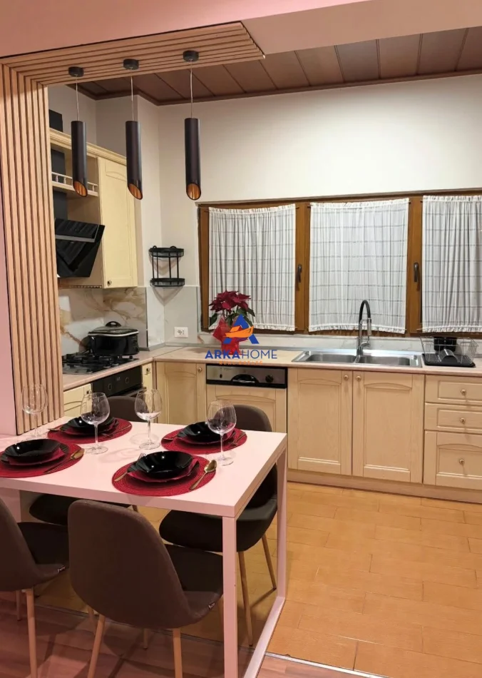 Tirane, jepet me qera apartament 1+1+Ballkon Kati 2, 85 m² 577 € 