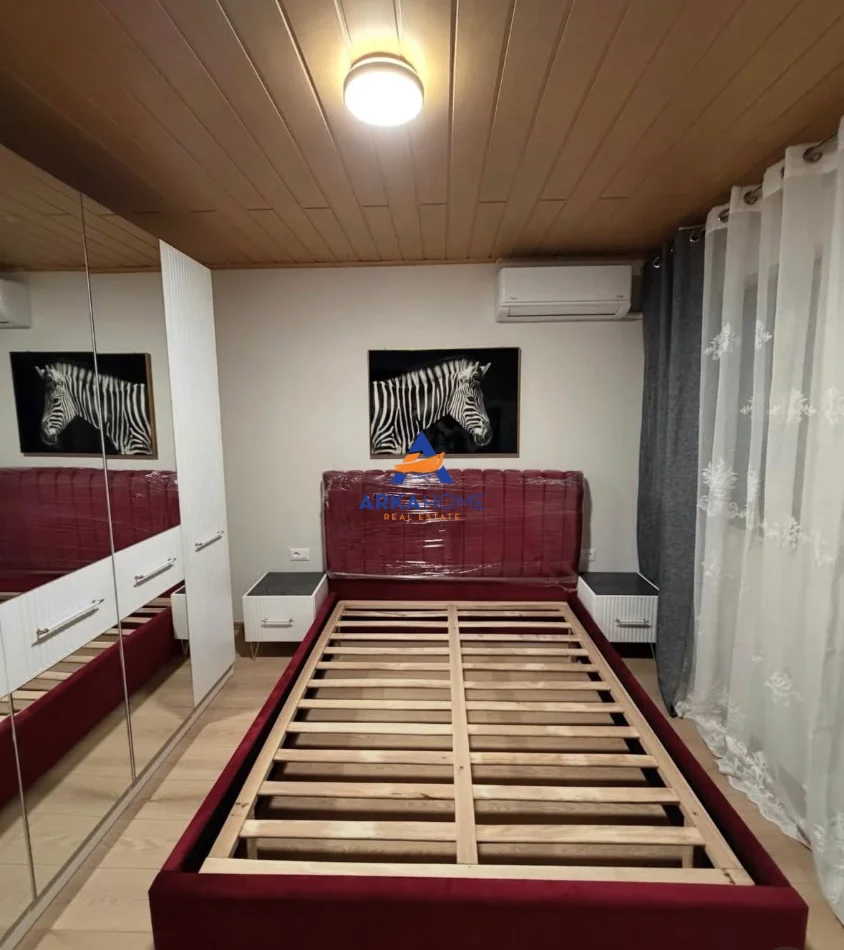 Tirane, jepet me qera apartament 1+1+Ballkon Kati 2, 85 m² 577 € 
