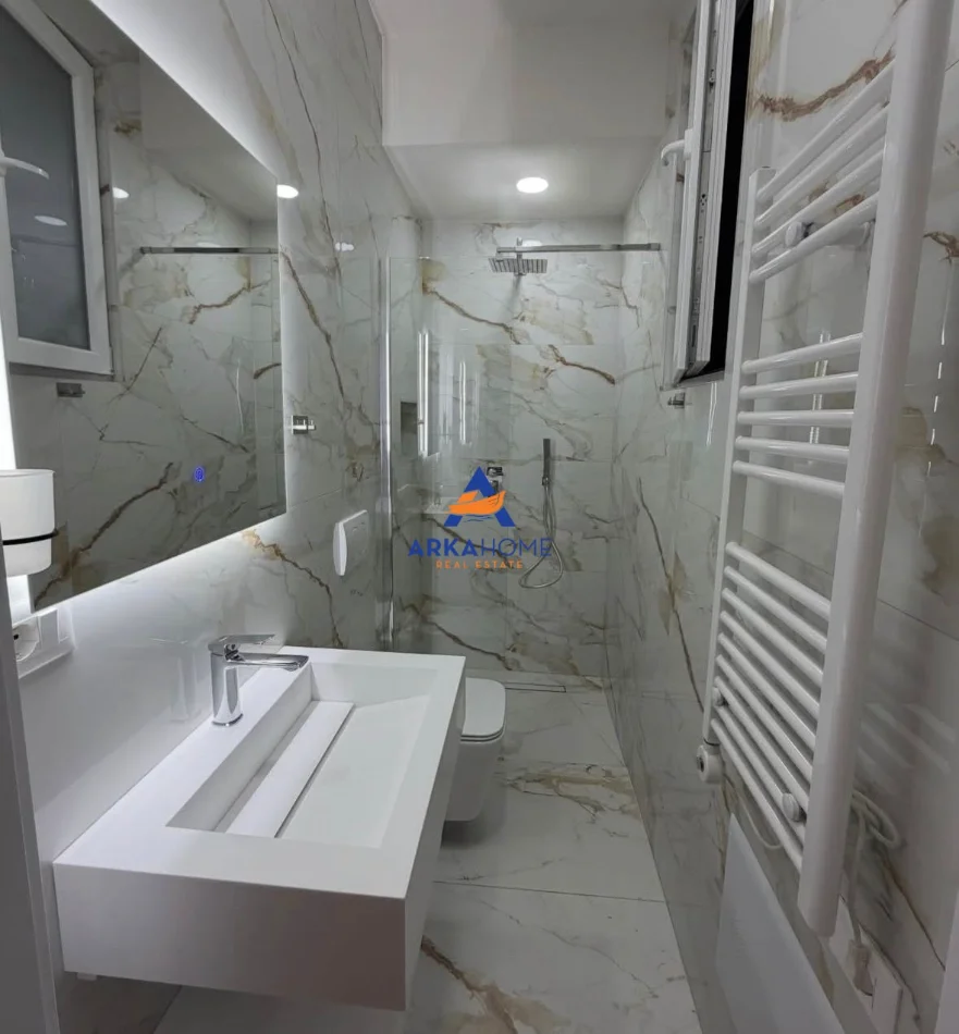 Tirane, jepet me qera apartament 1+1+Ballkon Kati 2, 85 m² 577 € 