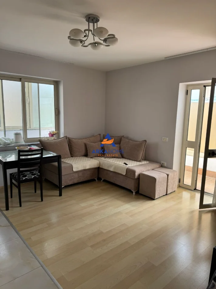 Tirane, jepet me qera apartament 1+1 Kati 3, 80 m² 600 € 