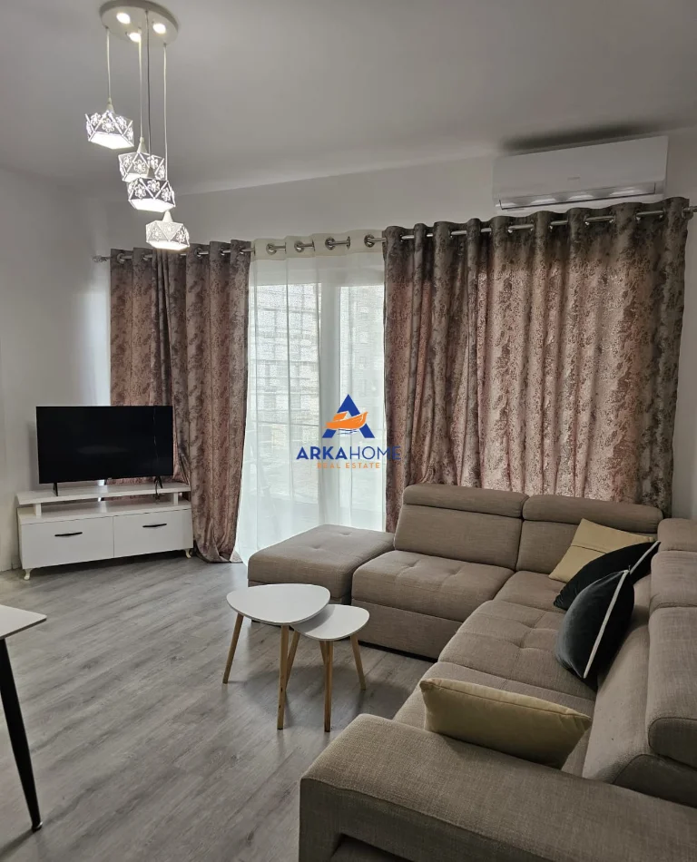 Tirane, jepet me qera apartament 2+1+Ballkon Kati 3, 78 m² 670 € 