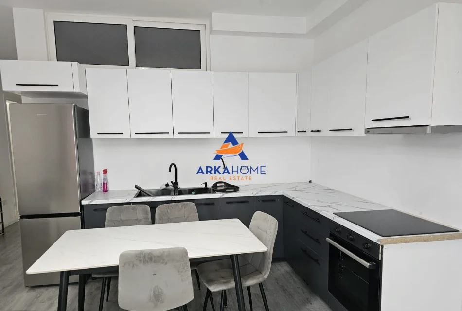 Tirane, jepet me qera apartament 2+1+Ballkon Kati 3, 78 m² 670 € 