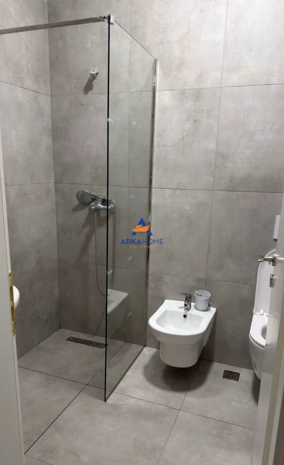Tirane, jepet me qera apartament 2+1+Ballkon Kati 3, 78 m² 670 € 