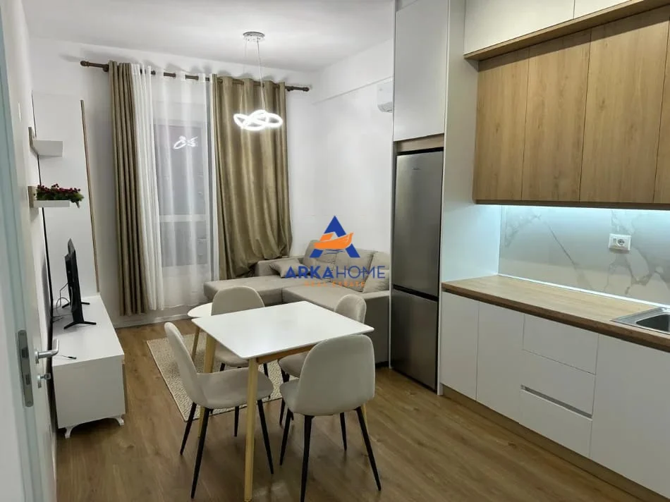 Tirane, jepet me qera apartament 1+1+Ballkon Kati 3, 50 m² 441 € 