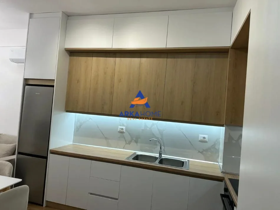 Tirane, jepet me qera apartament 1+1+Ballkon Kati 3, 50 m² 441 € 
