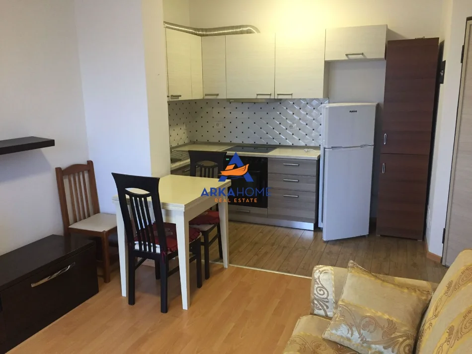 Tirane, jepet me qera apartament 1+1+Ballkon Kati 6, 55 m² 525 € 