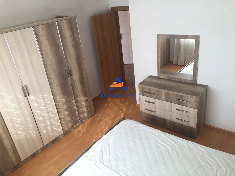 Tirane, jepet me qera apartament 1+1+Ballkon Kati 6, 55 m² 525 € 