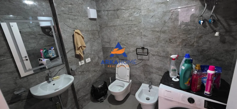 Tirane, jepet me qera apartament 2+1+Ballkon Kati 2, 70 m² 525 € 
