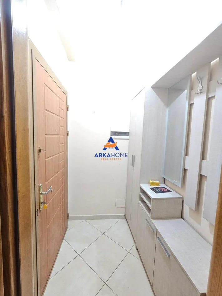Tirane, jepet me qera apartament 2+1+Ballkon Kati 5, 92 m² 525 € 