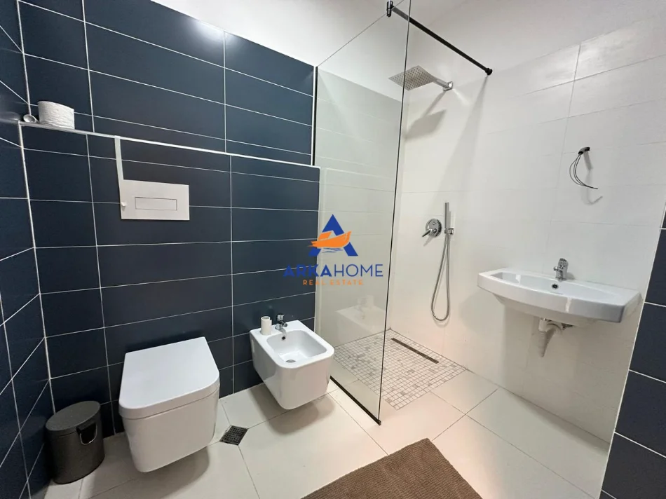 Tirane, jepet me qera apartament 2+1+Ballkon Kati 10, 56 m² 1.500 € 