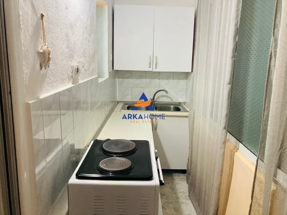 Tirane, jepet me qera apartament 1+1+Ballkon Kati 1, 58 m² 578 € 
