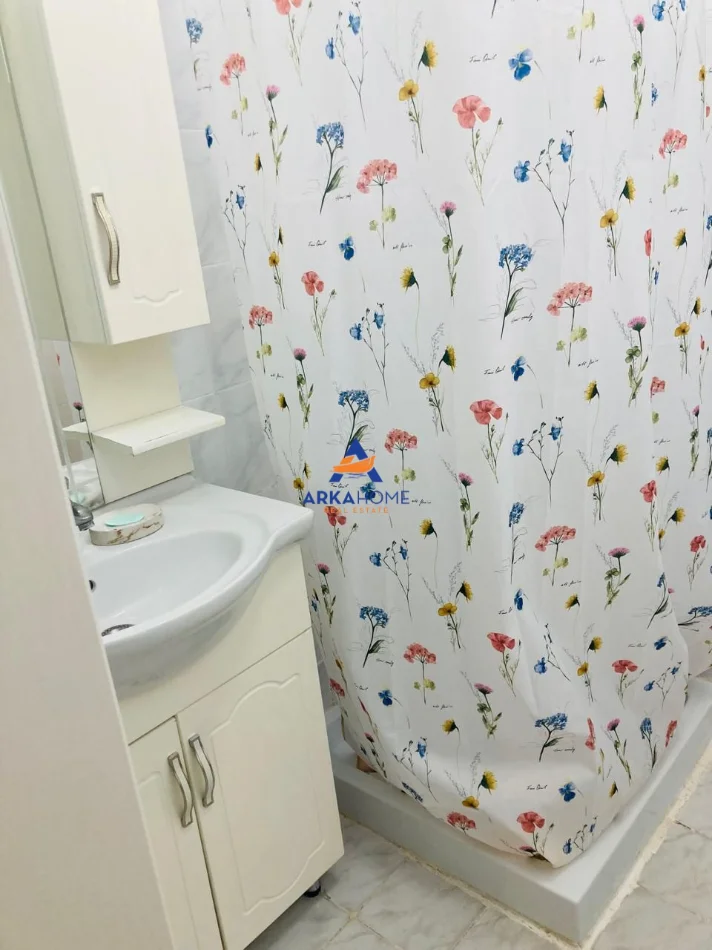 Tirane, jepet me qera apartament 1+1+Ballkon Kati 1, 58 m² 578 € 