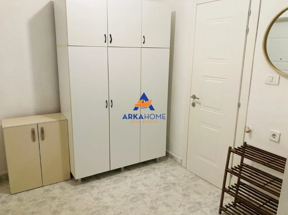 Tirane, jepet me qera apartament 1+1+Ballkon Kati 1, 58 m² 578 € 