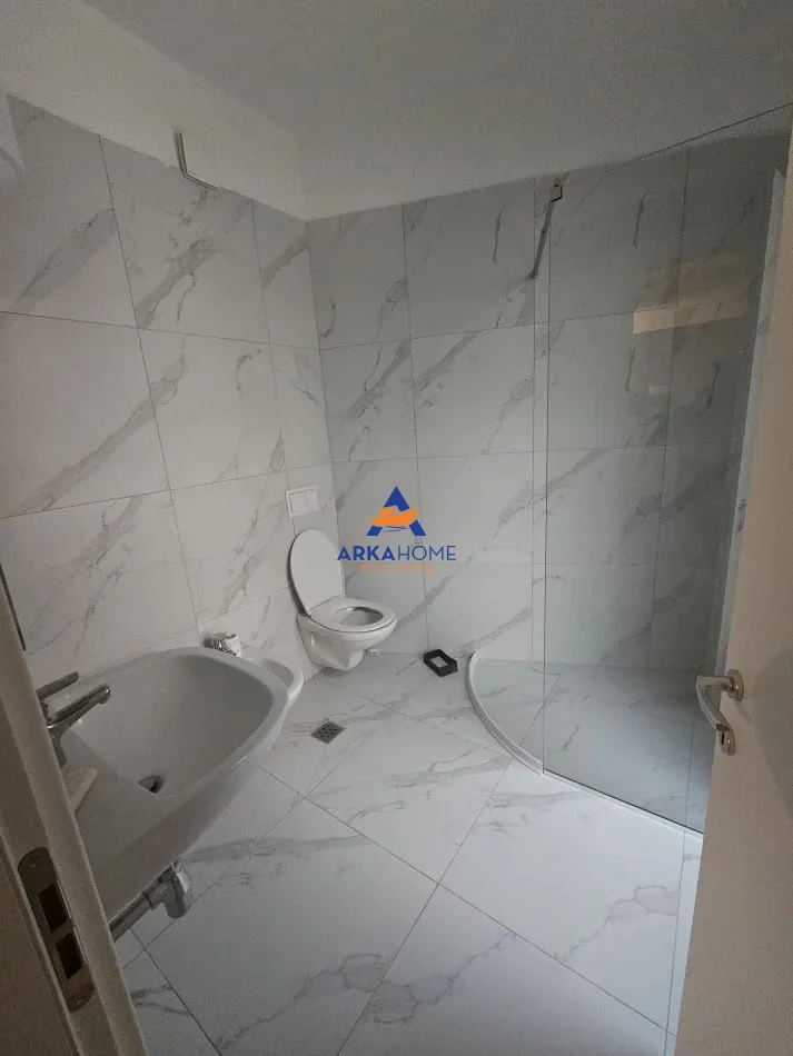 Tirane, jepet me qera apartament 2+1+Ballkon Kati 4, 110 m² 1.000 € 