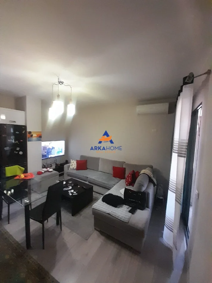 Tirane, jepet me qera apartament 1+1+Ballkon Kati 4, 68 m² 525 € 