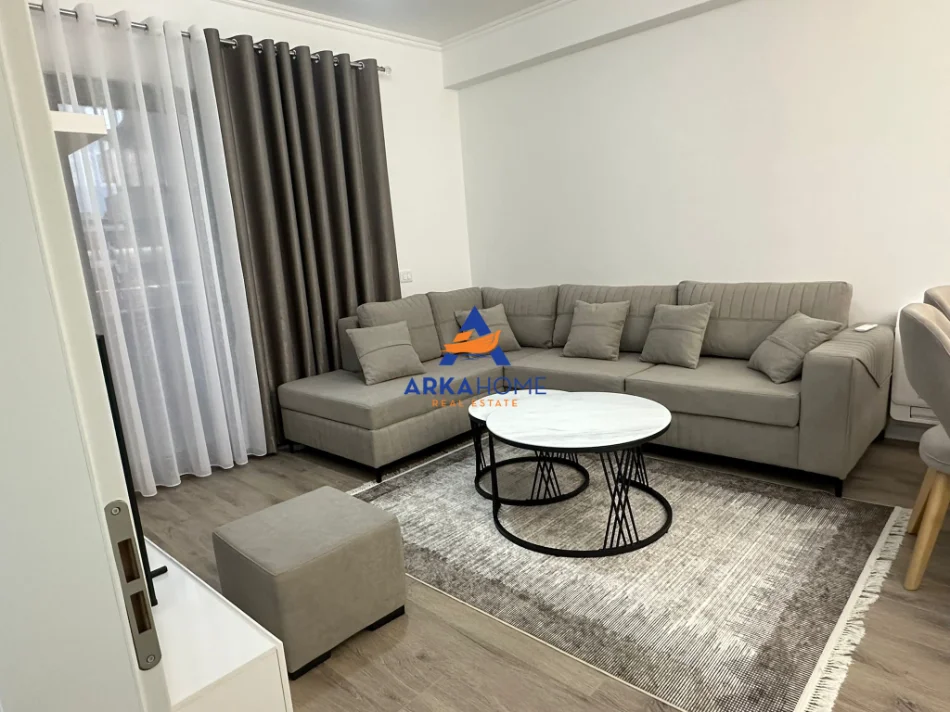 Tirane, jepet me qera apartament 2+1+Ballkon Kati 5, 103 m² 1.000 € 
