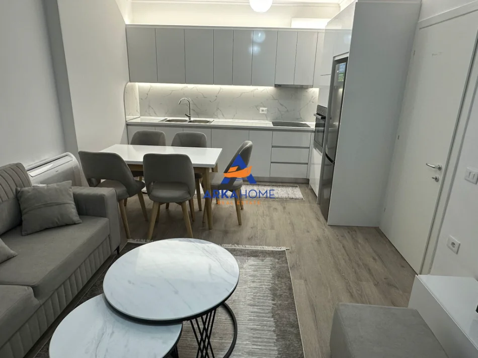 Tirane, jepet me qera apartament 2+1+Ballkon Kati 5, 103 m² 1.000 € 