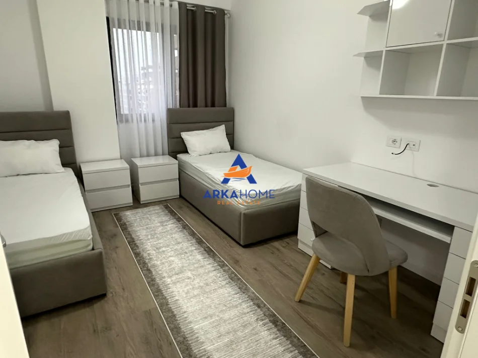 Tirane, jepet me qera apartament 2+1+Ballkon Kati 5, 103 m² 1.000 € 