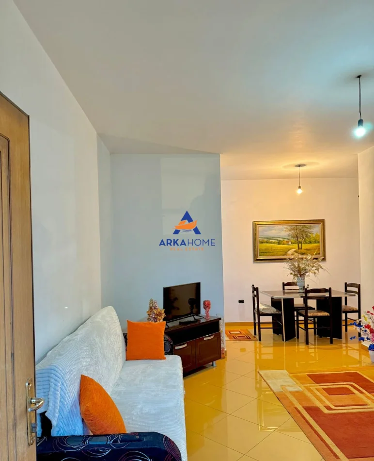 Tirane, jepet me qera apartament 1+1+Ballkon Kati 3, 80 m² 472 € 