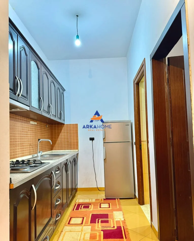 Tirane, jepet me qera apartament 1+1+Ballkon Kati 3, 80 m² 472 € 