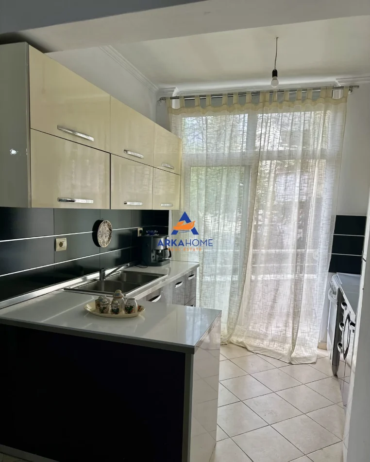Tirane, jepet me qera apartament 2+1+Ballkon Kati 2, 90 m² 600 € 