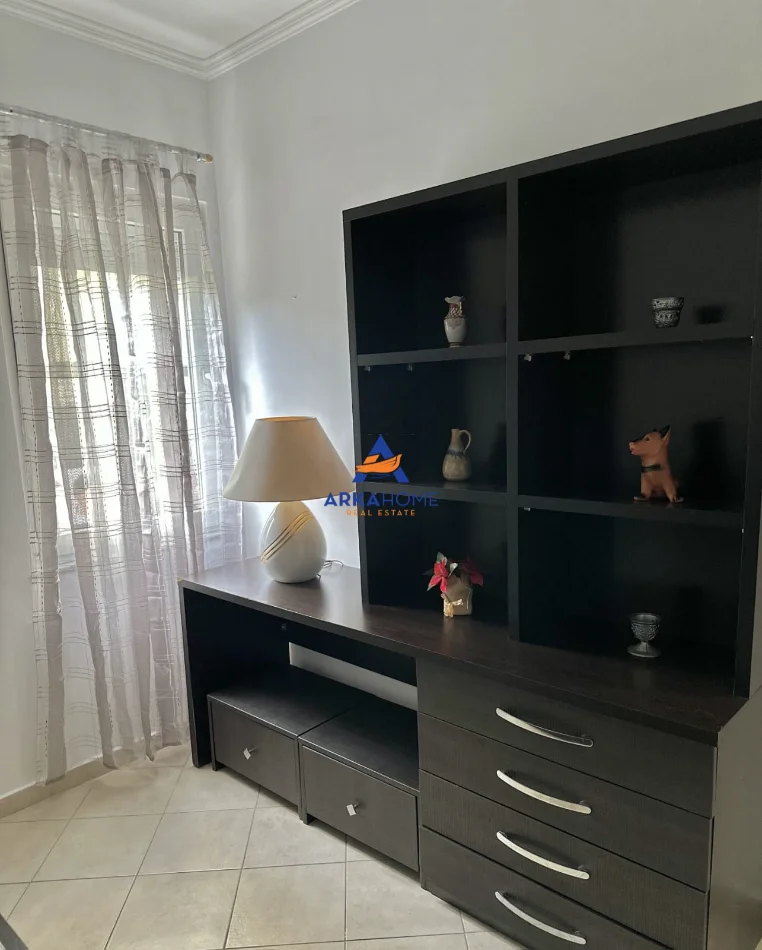 Tirane, jepet me qera apartament 2+1+Ballkon Kati 2, 90 m² 600 € 