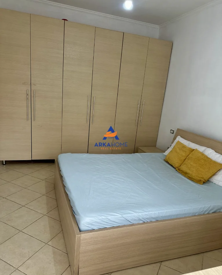 Tirane, jepet me qera apartament 2+1+Ballkon Kati 2, 90 m² 600 € 