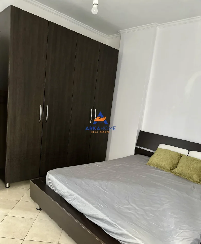 Tirane, jepet me qera apartament 2+1+Ballkon Kati 2, 90 m² 600 € 