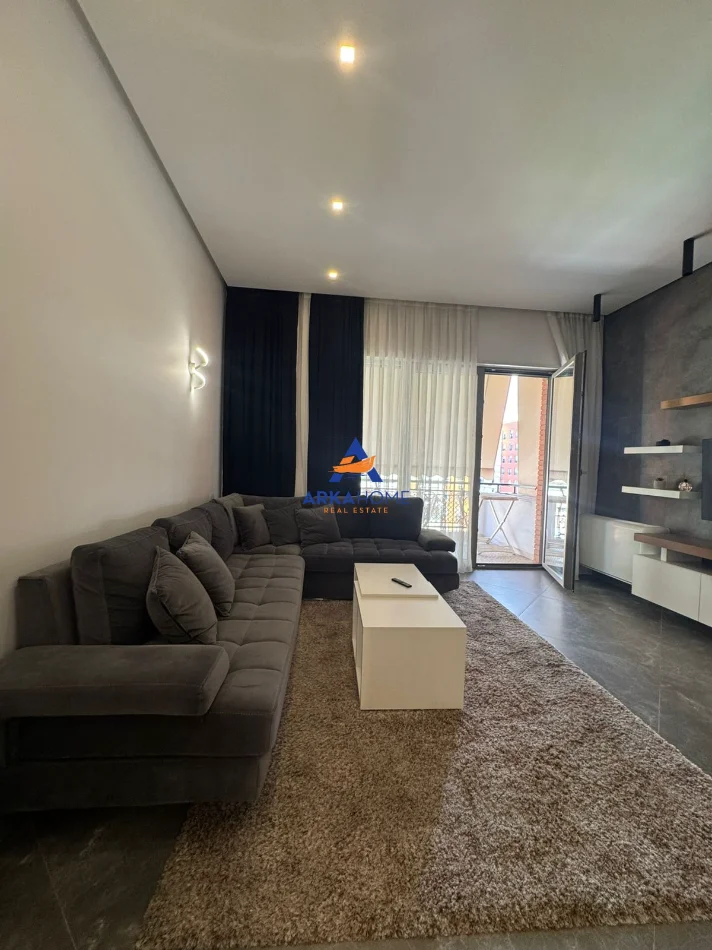 Tirane, jepet me qera apartament 2+1+Ballkon Kati 5, 116 m² 1.400 € 