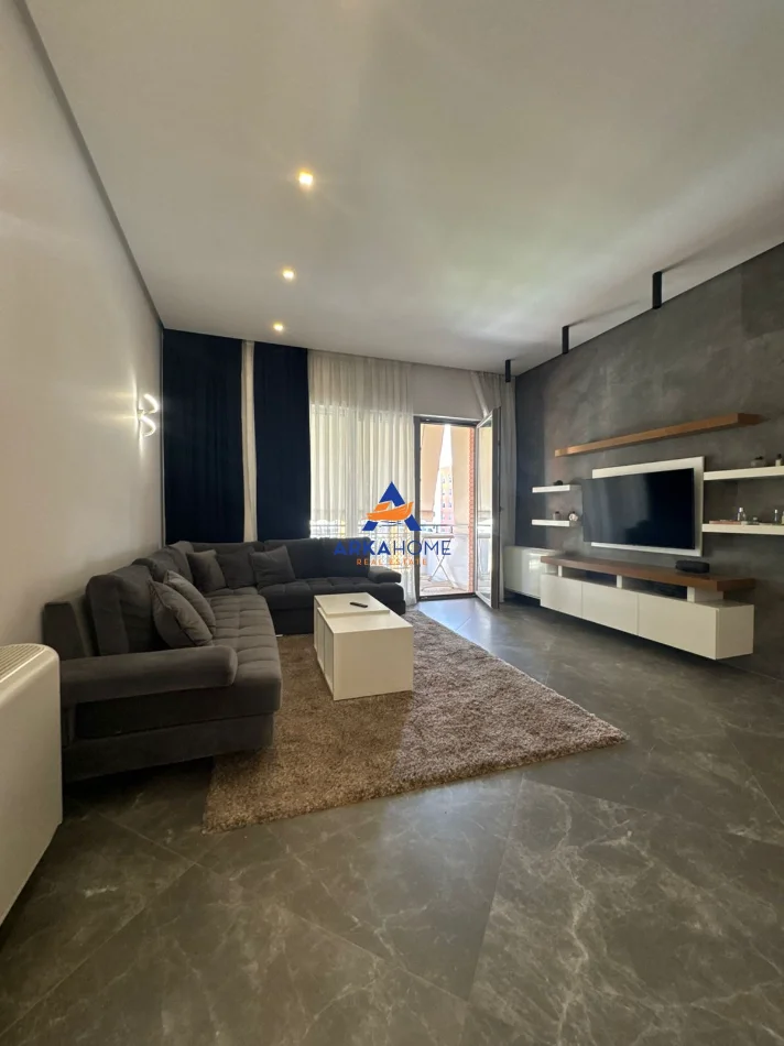 Tirane, jepet me qera apartament 2+1+Ballkon Kati 5, 116 m² 1.400 € 