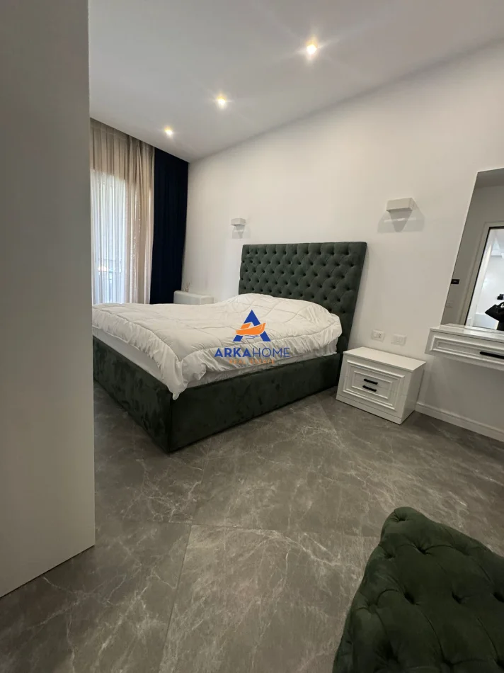 Tirane, jepet me qera apartament 2+1+Ballkon Kati 5, 116 m² 1.400 € 