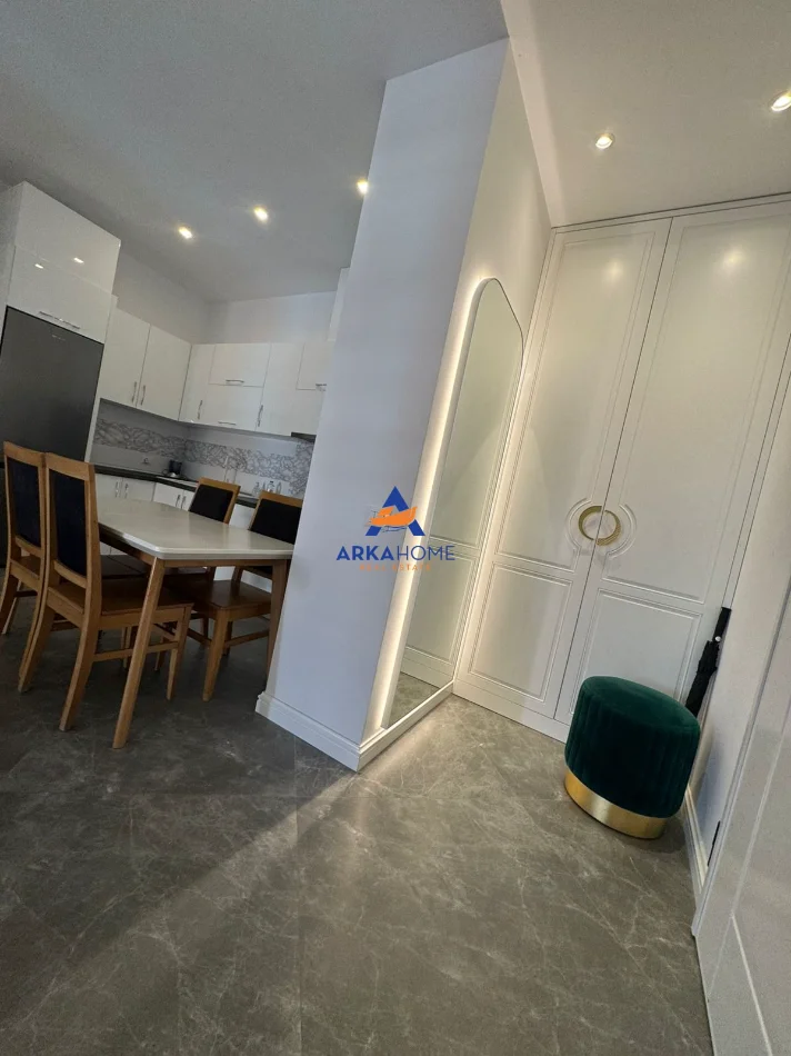 Tirane, jepet me qera apartament 2+1+Ballkon Kati 5, 116 m² 1.400 € 
