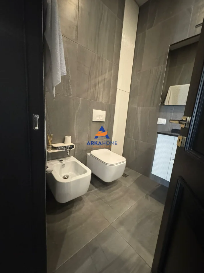 Tirane, jepet me qera apartament 2+1+Ballkon Kati 5, 116 m² 1.400 € 