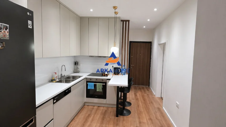 Tirane, jepet me qera apartament 2+1+Ballkon Kati 2, 75 m² 1.000 € 