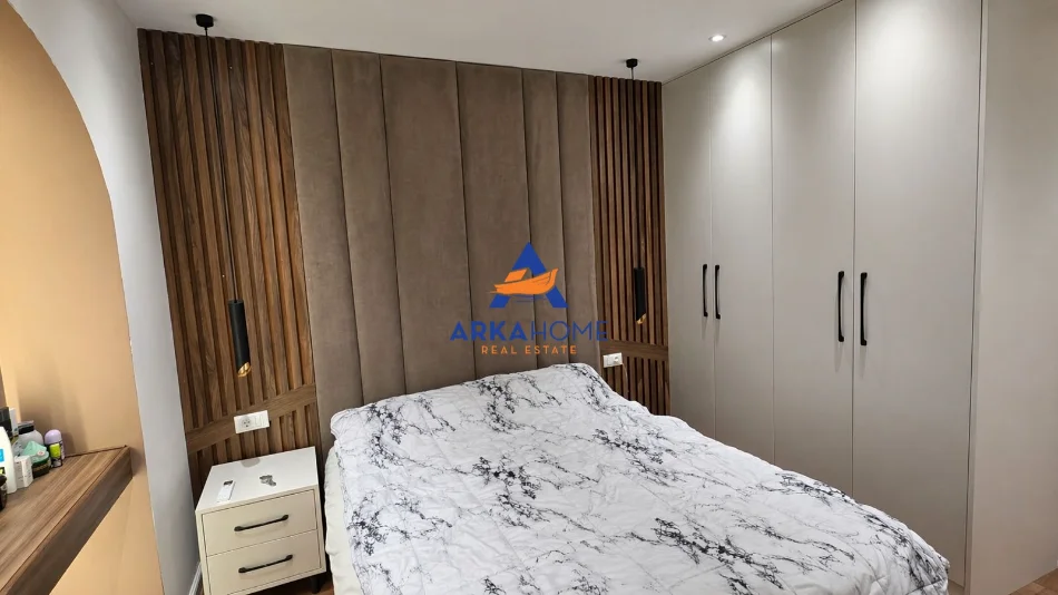 Tirane, jepet me qera apartament 2+1+Ballkon Kati 2, 75 m² 1.000 € 