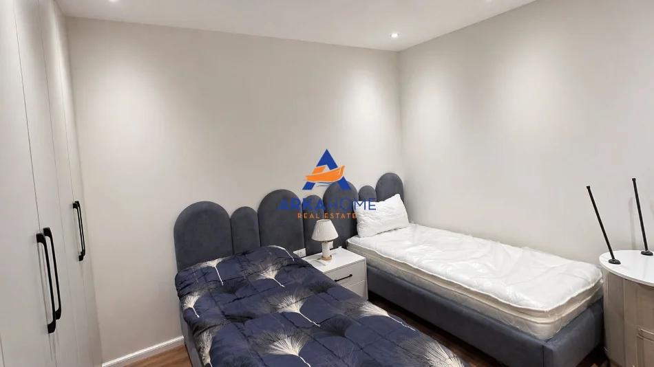 Tirane, jepet me qera apartament 2+1+Ballkon Kati 2, 75 m² 1.000 € 
