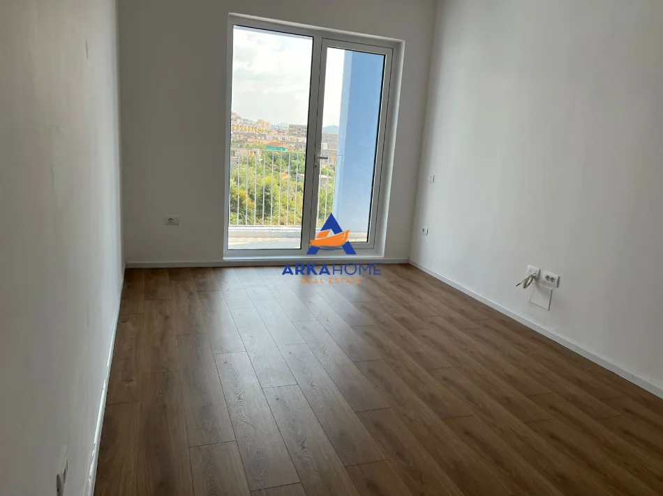 Tirane, jepet me qera 1+1+Ballkon Kati 3, 59 m² 367 € 