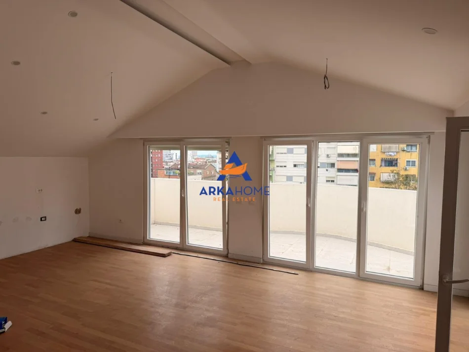 Tirane, shitet apartament 1+1+Ballkon Kati 5, 68 m² 140.000 € 