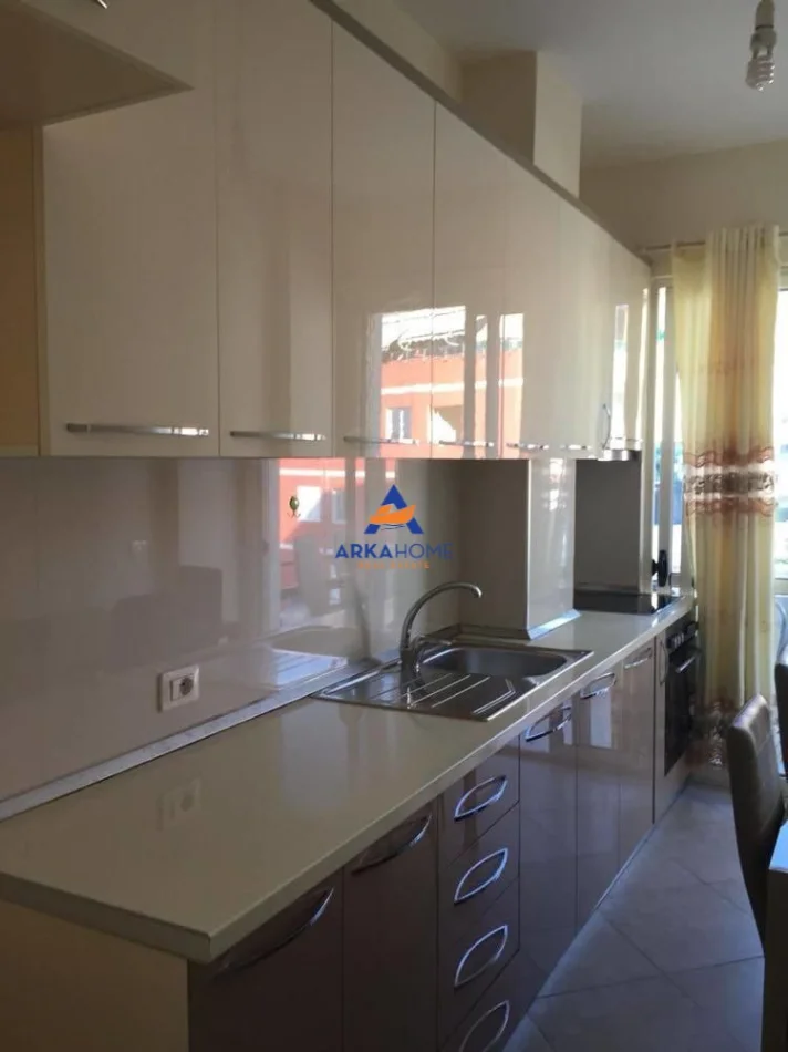 Tirane, jepet me qera apartament 1+1 Kati 4, 67 m² 450 € 