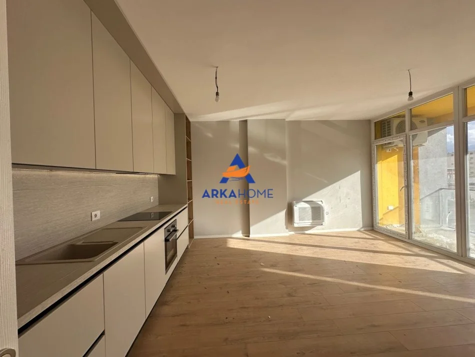 Tirane, jepet me qera apartament 2+1+Ballkon Kati 3, 100 m² 525 € 
