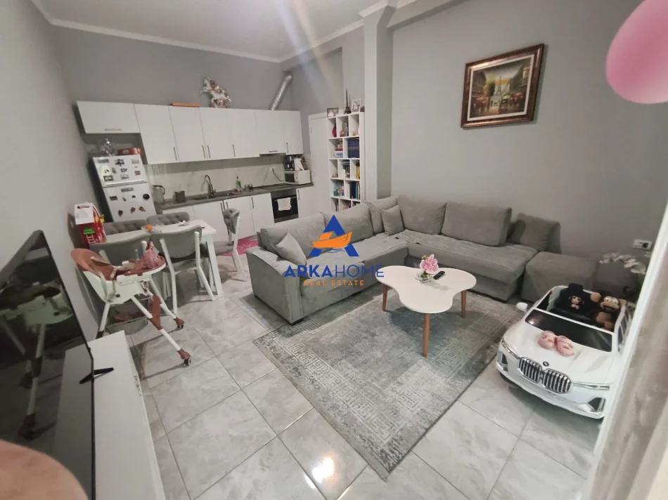 Tirane, shitet apartament 2+1+Ballkon Kati 3, 83 m² 128.000 € 