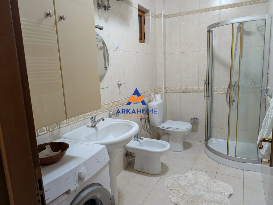 Tirane, jepet me qera apartament 1+1+Ballkon Kati 10, 70 m² 630 € 