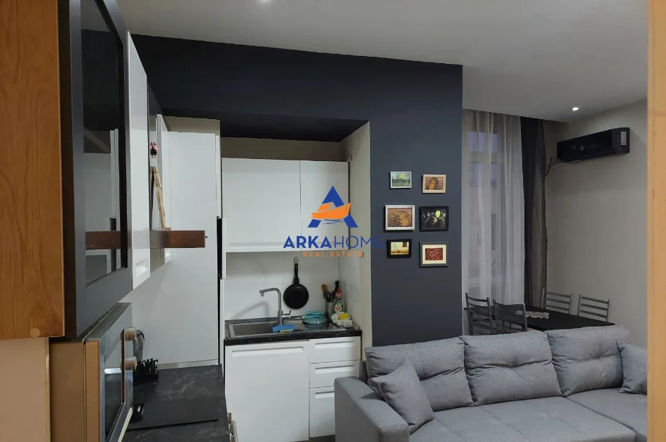 Tirane, jepet me qera apartament 1+1+Ballkon Kati 1, 60 m² 600 € 