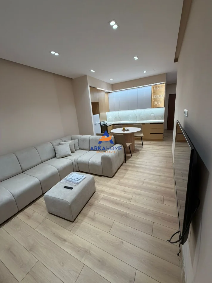 Tirane, jepet me qera apartament 2+1+Ballkon Kati 5, 105 m² 1.050 € 